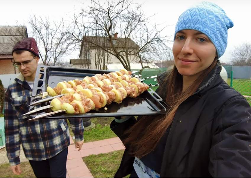 “Nu kā nav kauna braukt ciemos tukšām rokām” sūrojās Anita, “nekas, gan es viņus iemācīšu”