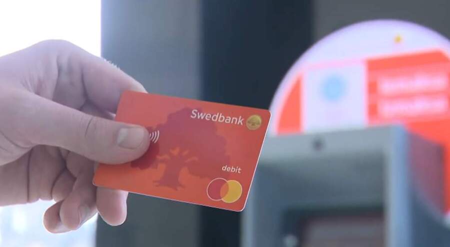 “Saņēmu zvanu no VID un pēc laika no manas bankas kartes pazuda nauda”: skaidrojam kāpēc tā