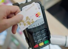 Nāksies arī Latvijā atteikties no maksājuma kartēm: Eiropa plāno citu maksāšanas metodi iedzīvotājiem