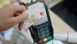 Nāksies arī Latvijā atteikties no maksājuma kartēm: Eiropa plāno citu maksāšanas metodi iedzīvotājiem