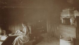 -30°C, viena plīts 20 cilvēkiem un govs blakus istabā: kā agrāk cilvēki dzīvoja -30°C, viena plīts 20 cilvēkiem un govs blakus istabā: kā agrāk cilvēki dzīvoja