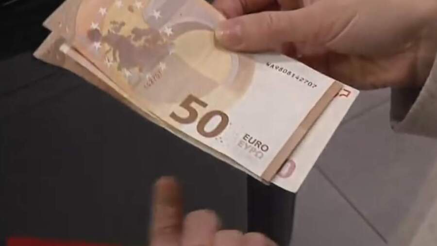 “Gribēju izņemt naudu no Rīgas bankomāta, bet tā vietā piedzīvoju mulsinošu situāciju” – kā man beidzās naudas izņemšana