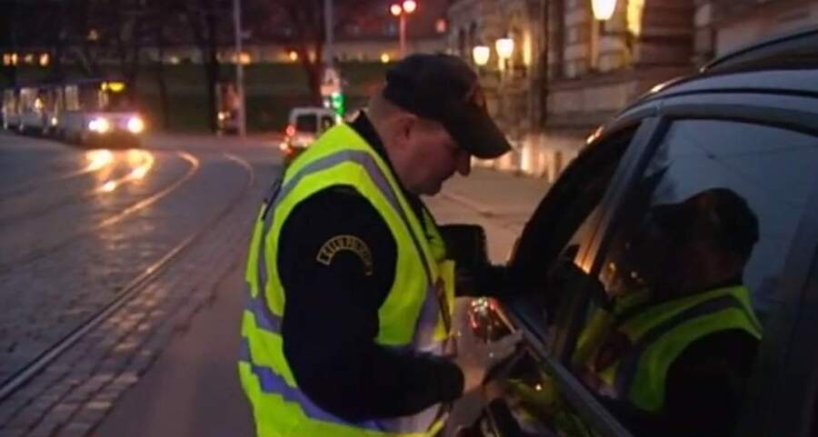 Trīs lietotnes, kurām jābūt katra autovadītāja telefonā – ietaupa, gan laiku, gan nervus