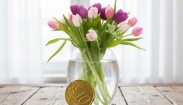 Lai tulpes vāzē stāvētu nedēļām ilgi: Neierasta metode, ko izmantoja mūsu vecmāmiņas