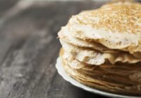 Pankūkas nepielips pat pie “neveiksmīgas” pannas: pavisam vienkāršs vecmāmiņas triks ar mīklu