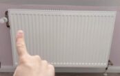 Radiators paliks karsts divās minūtēs: viena vienkārša viltība, ja tas silda tikai vienā pusē