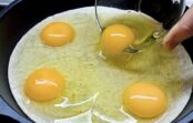 Vienkārši pārklāju lavašu ar pāris olām un pēc 5 minūtēm ceļu galdā ļoti garšīgu brokastu recepti visai ģimenei