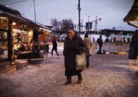 Apstājos Rīgas centrā, lai iedotu naudu svešiniecei: kad sapratu, ka tā ir mana bijusī vīramāte, viss apgriezās kājām gaisā