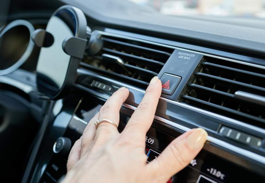 Avārijas gaismas nav tikai “paldies”: kļūdas, ko pieļauj gandrīz katrs šoferis