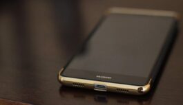 Kā pasargāt savus datus: par ko labāk paklusēt, kamēr blakus atrodas ieslēgts mobilais telefons