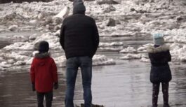 Pavasara pali šogad būs citādi: “Aicinām iedzīvotājus rēķināties ar riskiem, ko radīs biezais ledus” Pavasara pali šogad būs citādi: “Aicinām iedzīvotājus rēķināties ar riskiem, ko radīs biezais ledus”