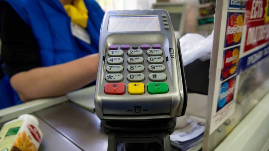 Vairs nekādu atstātu čeku pie kases: ko es iemācījos pēc tam, kad Kuldīgas veikalā aizmirsu savu pirkuma izdruku