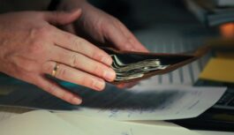 VSAA atklāj kā nodrošināt, lai tavu uzkrāto naudu varētu saņemt tuvinieki: svarīgs atgādinājums ikvienam