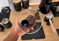 Kā uzlabot kafijas automāta darbību un kafijas garšu ar produktu, kas atrodas katrā virtuvē