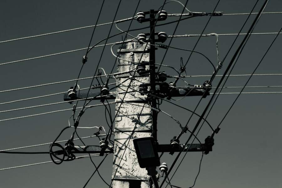 “Saņēmu milzīgu elektrības rēķinu, bet pašvaldības atbalsts palīdzēs pārlaist ziemu”: kā vēl paspēt pieteikties