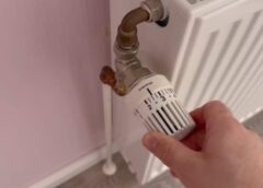 Rīgas dome plāno pasargāt parādniekus no piedzinējiem: jauns atbalsts apkures sezonā