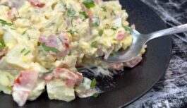 Es pamēģināju franču kartupeļu salātus ar neparastu mērci: tagad šī recepte ir mana favorīte svētku galdam