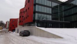 Stradiņa slimnīcas jaunā korpusa būvniecība: kļūst zināmi jaunie termiņi un astronomiskās izmaksas