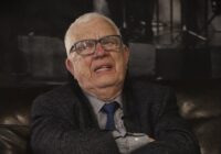 Ne tikai pie klavierēm: Raimonds Pauls atklāj, kādus “štrumentus” viņš nespēj nepārnest mājās