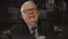 Ne tikai pie klavierēm: Raimonds Pauls atklāj, kādus “štrumentus” viņš nespēj nepārnest mājās