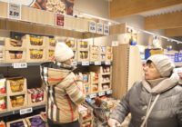 Rīdziniece pamanīja izmaiņas “Lidl” saldumu nodaļā un bija patīkami samulsusi: “Šādas regulārās cenas nebijām redzējuši sen”