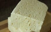 Gandrīz kilograms siera no diviem litriem piena: vienkārša recepte mājās gatavotai brinzi, kas izdodas vienmēr
