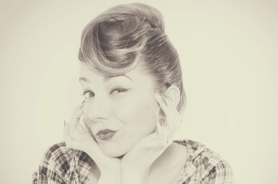 Trakie 90tie tuvojas noslēgumam, likteņa līkloči norimst un Zane iegūst ilgi gaidīto mieru laulībā (10.daļa)