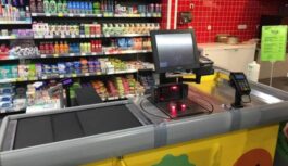 “Kase neņems pretī konkrētus produktus'”: kāpēc nākotnē veikalā var neizdoties norēķināties par dažiem pirkumiem