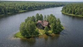 Pirms 20 gadiem nopirka salu pamestā ezerā: drosmīgais ģimenes plāns un kas tur izveidots šodien