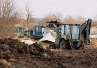 Nacionālie bruņotie spēki sāk būvēt aizsardzības līniju uz Latvijas austrumu robežas