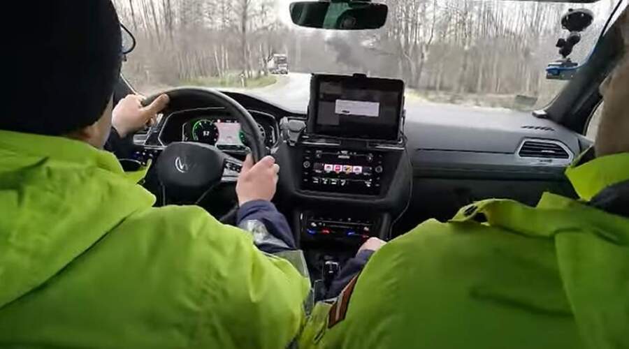 Likumsargi Jelgavā pamanīja ļoti dīvainu “Audi” šoferi un tik līdz viņu apturēja situācija kļuva nekontrolējama