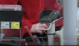 Klients ļoti dusmīgs par redzēto Latvijas veikalos: “Kurš vispār tādus produktus gribēs pirkt” Klients ļoti dusmīgs par redzēto Latvijas veikalos: “Kurš vispār tādus produktus gribēs pirkt”