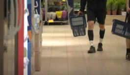 Latvijas lielveikalos pieejama sistēma ar kuru pārtika ir krietni lētāka, tomēr vairums latviešu to neizmanto