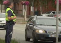 Kāpēc pieredzējuši autovadītāji izslēdz savas automašīnas dzinēju pēc tam, kad tos apturējuši likumsargi