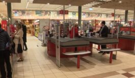 Klientes pieredze: “Gribēju nopirkt sveramās konfektes, bet, kad kasiere nosvēra atteicos maksāt par to”