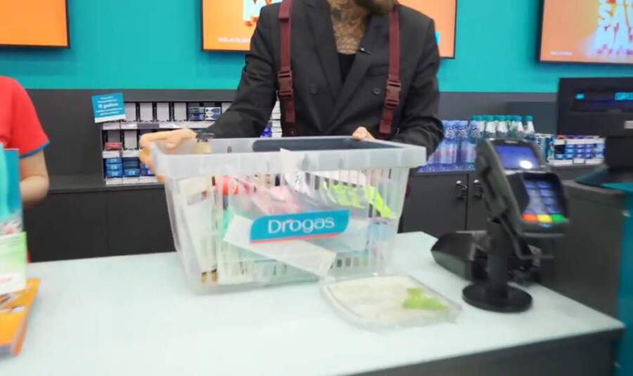 Kāda kliente nepatīkami pārsteigta par “Drogas” pārdevējas izteikumiem: “Tas nav smuki”