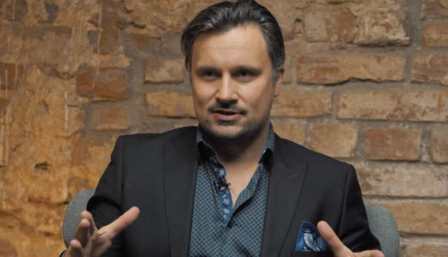 “Tas nebija viegli”: Andris Bulis vaļsirdīgi par savu smagāko posmu uz Dailes skatuves