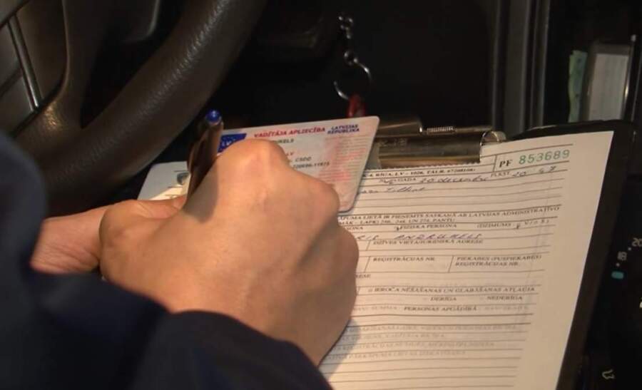 Jaunais nodoklis sitīs pa kabatu: kādas izmaiņas skars lielāko daļu Latvijas autovadītāju