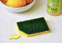 Kāpēc pieredzējušas saimnieces nogriež stūri trauku sūklītim: noderīga viltība, par kuru zina tikai retais Kāpēc pieredzējušas saimnieces nogriež stūri trauku sūklītim: noderīga viltība, par kuru zina tikai retais