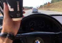 “Braucu pa Talsiem, iebraucu degvielas uzpildes stacijā, nopirku kafiju, bet tad sapratu, ka pie stūres to nevar dzert”