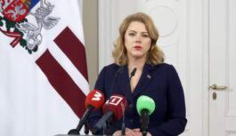 Premjere Siliņa sola iespaidīgu virspeļņas nodokli degvielas tirgotājiem