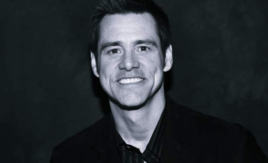 Vai tiešām leģendārais aktieris Džims Kerijs ir devies aizsaulē un viņu vietu ieņēmis “klons”: Parīzes ceremonija izvēršas scēnā