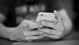 Klients dusmīgs uz kompāniju “Bite”: “Viņi gribēja iestāstīt, ka tagad otra SIM karte ir obligāta”