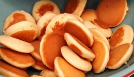 Tikai 3 olas un glāze miltu: šīs mini pankūkas manās mājās top dažās minūtēs un pazūd ātrāk par jebkuru keksu