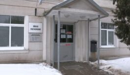 Kāpēc ziedot vīriešu drēbes patversmēm ir tik svarīgi: stāsta darbinieki