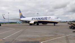 Pārbaudi savu somu: Ryanair un citas aviokompānijas maina noteikumus elektroierīcēm