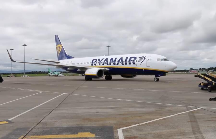 Pārbaudi savu somu: Ryanair un citas aviokompānijas maina noteikumus elektroierīcēm