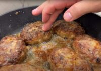 Mammas virtuves noslēpums: gatavoju tās pašas kotletes, no kurām nav iespējams atteikties pat pēc 20 gadiem Mammas virtuves noslēpums: gatavoju tās pašas kotletes, no kurām nav iespējams atteikties pat pēc 20 gadiem