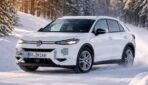 Jaunais VW T-Roc R pamanīts testos: sportiskais krosovers atklāj savu izskatu