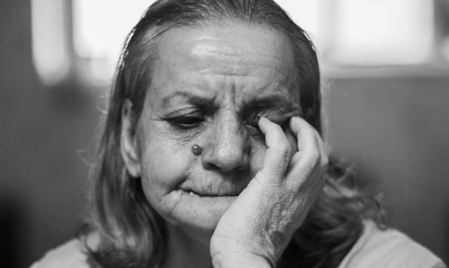 Meita jautā: “Vai valsts var mani piespiest rūpēties par savu māti, kura ir pensionāre” – skaidrojam